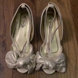 Girls Joyfolie dress shoes size Y2 GUC